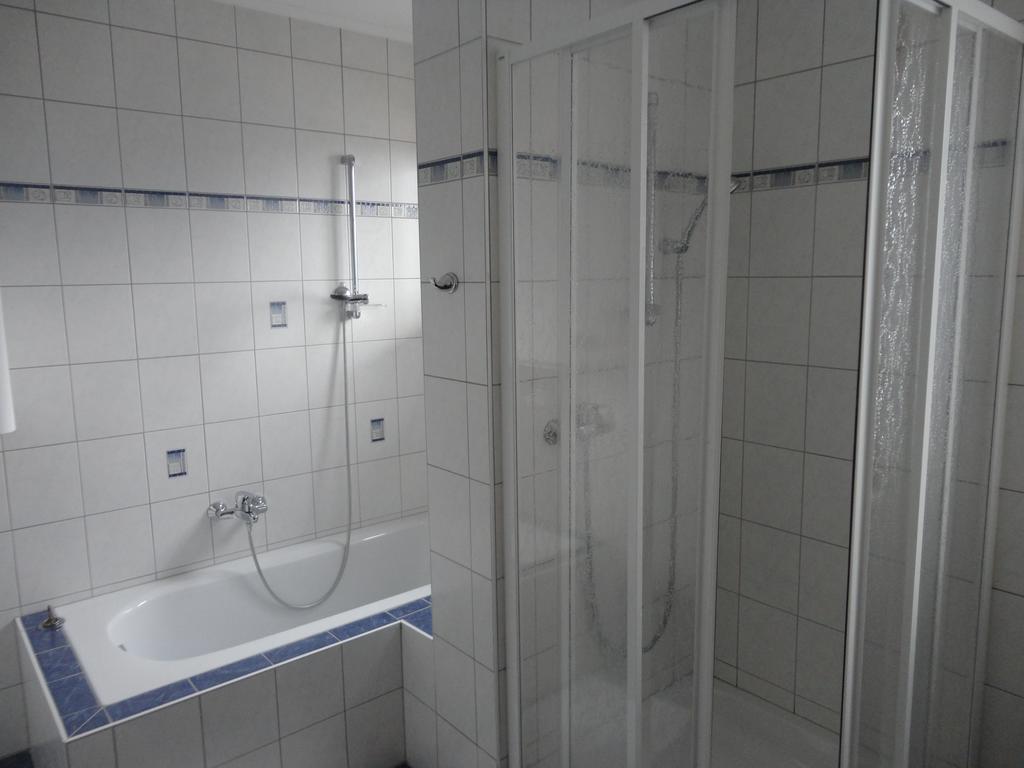 Panoramablickhotel - Lakeview Apartments อันเนนไฮม์ ห้อง รูปภาพ