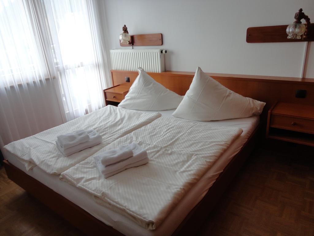 Panoramablickhotel - Lakeview Apartments อันเนนไฮม์ ห้อง รูปภาพ