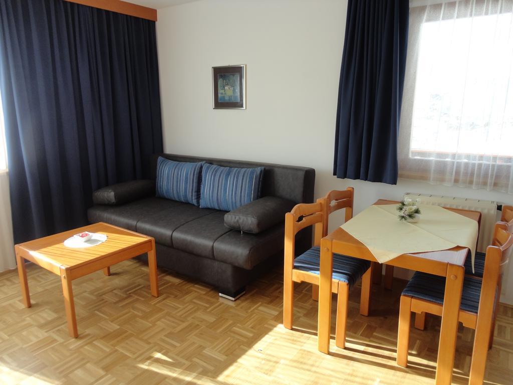 Panoramablickhotel - Lakeview Apartments อันเนนไฮม์ ภายนอก รูปภาพ