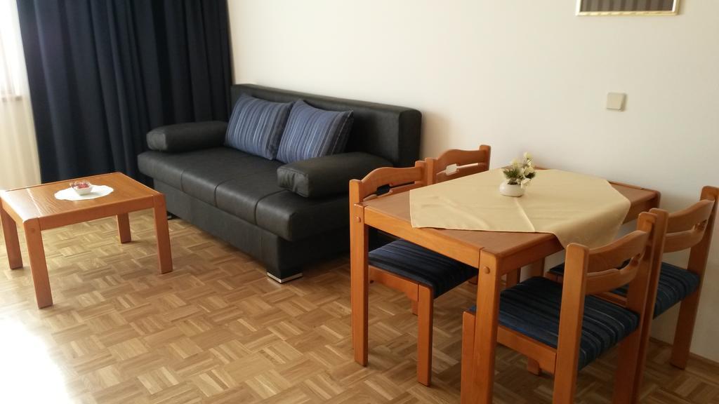 Panoramablickhotel - Lakeview Apartments อันเนนไฮม์ ภายนอก รูปภาพ