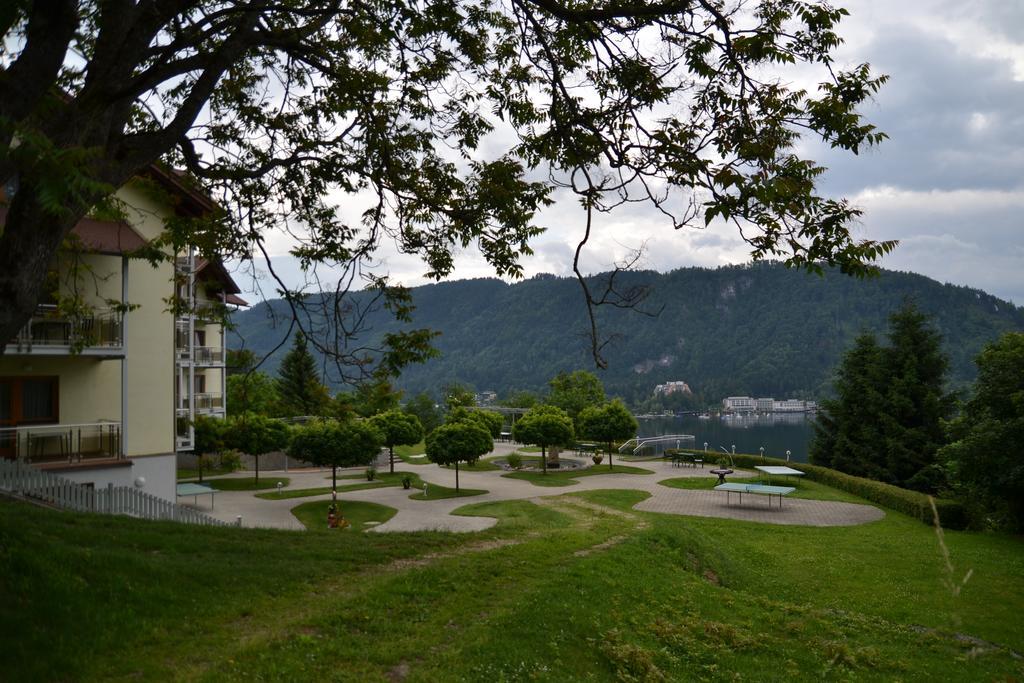 Panoramablickhotel - Lakeview Apartments อันเนนไฮม์ ภายนอก รูปภาพ